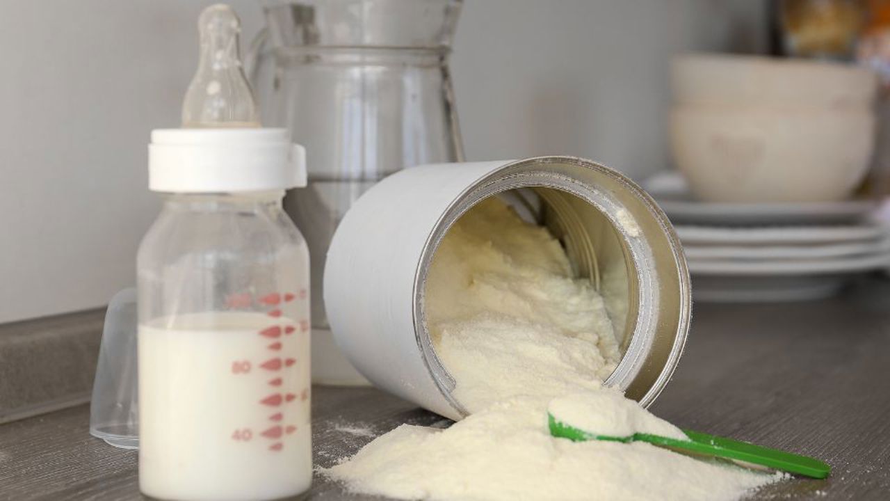 Loturi de lapte praf pentru bebeluși, rechemate de ANSA: părinții sunt îndemnați să returneze produsele