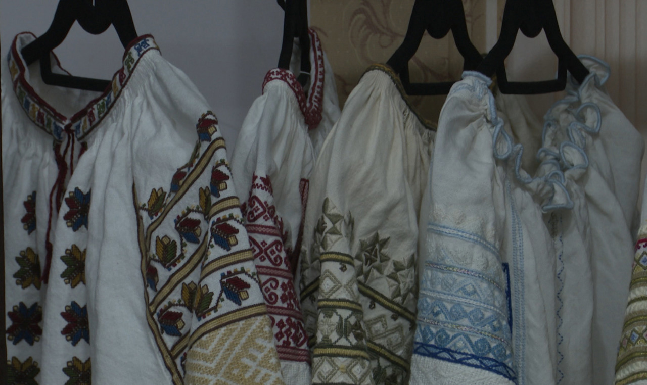 Молдаване и румыны отмечают сегодня день традиционной рубашки