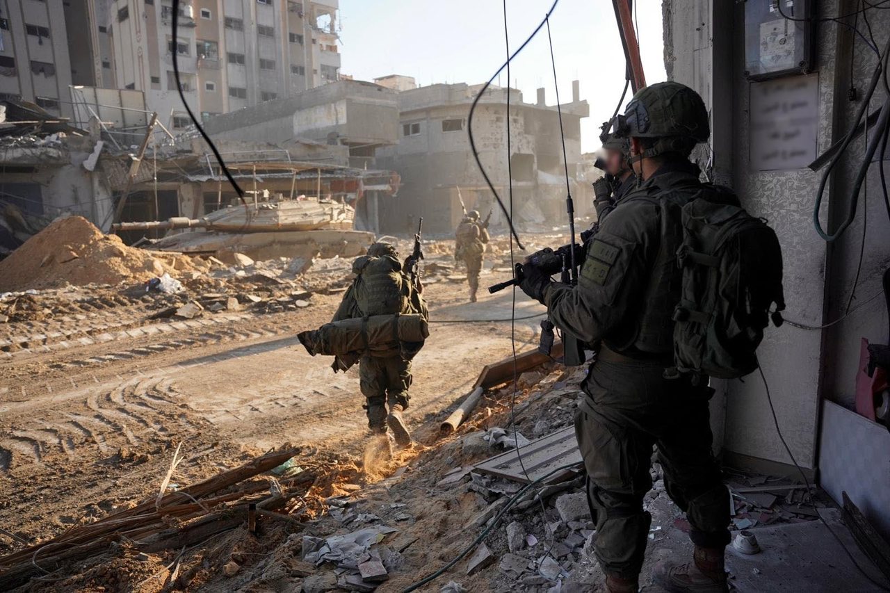 Israeli Airstrikes Intensify: Ceasefire Negotiations Underway in Gaza
