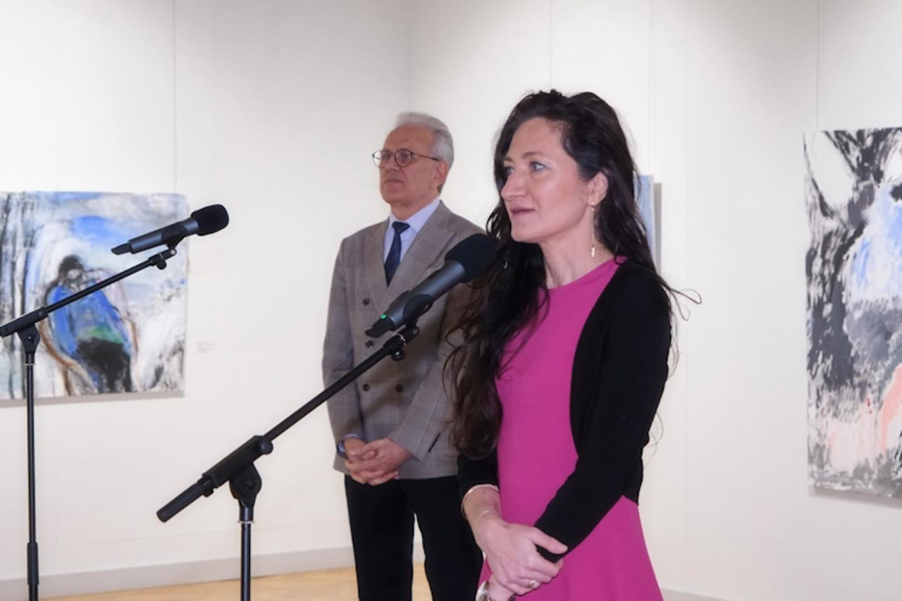 Expoziția „Spre primordialitate”, semnată de Carmen Marin, artistă plastică din România, deschisă la Muzeul Național de Artă