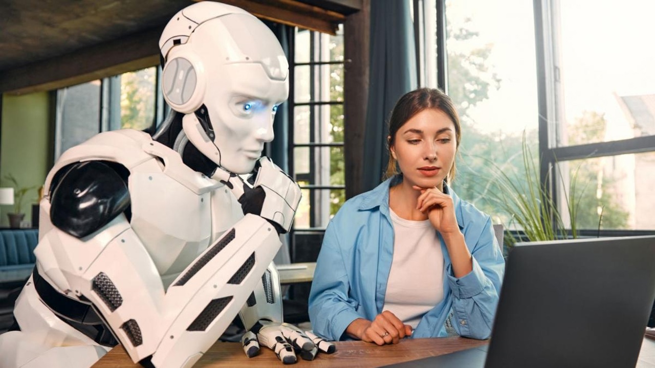 Precedent important în era inteligenței artificiale: China interzice concedierea angajaților pentru a fi înlocuiți cu IA