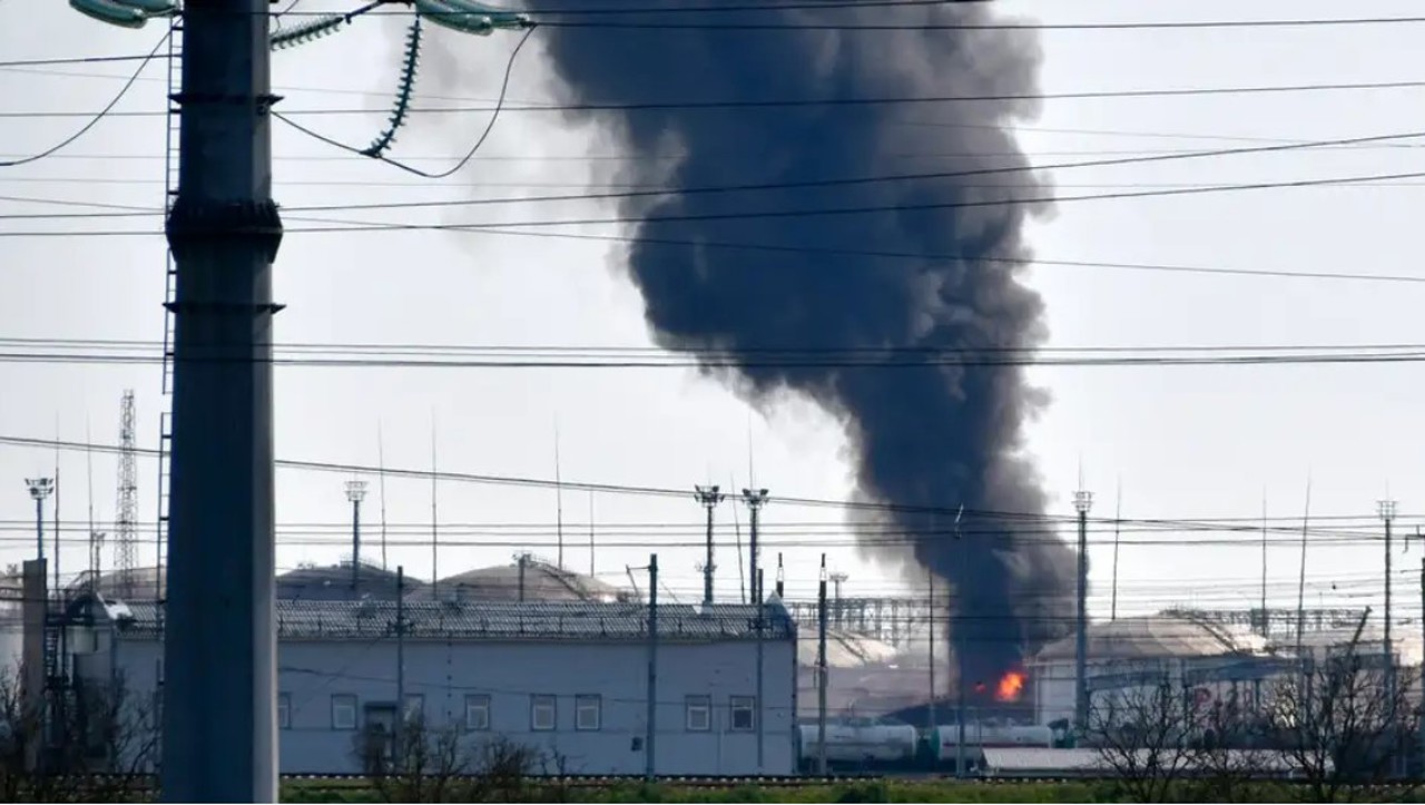 Ukrainian drones damage Russian oil refineries