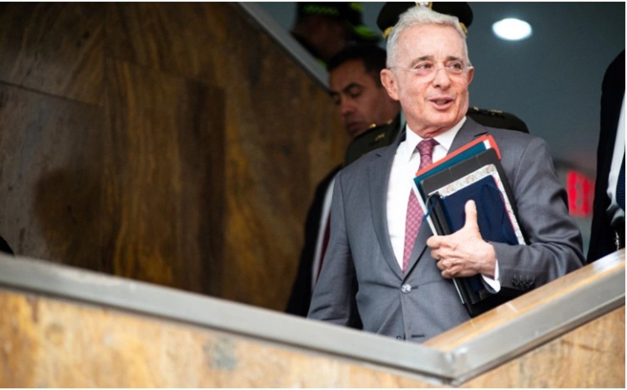 Бывший президент Колумбии Альваро Урибе приговорён к 12 годам домашнего ареста