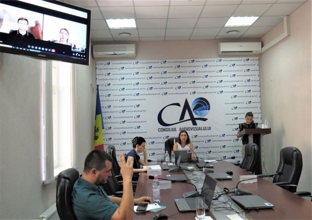 CA le solicită furnizorilor de servicii media să își revadă declarațiile privind reflectarea alegerilor din 5 noiembrie 