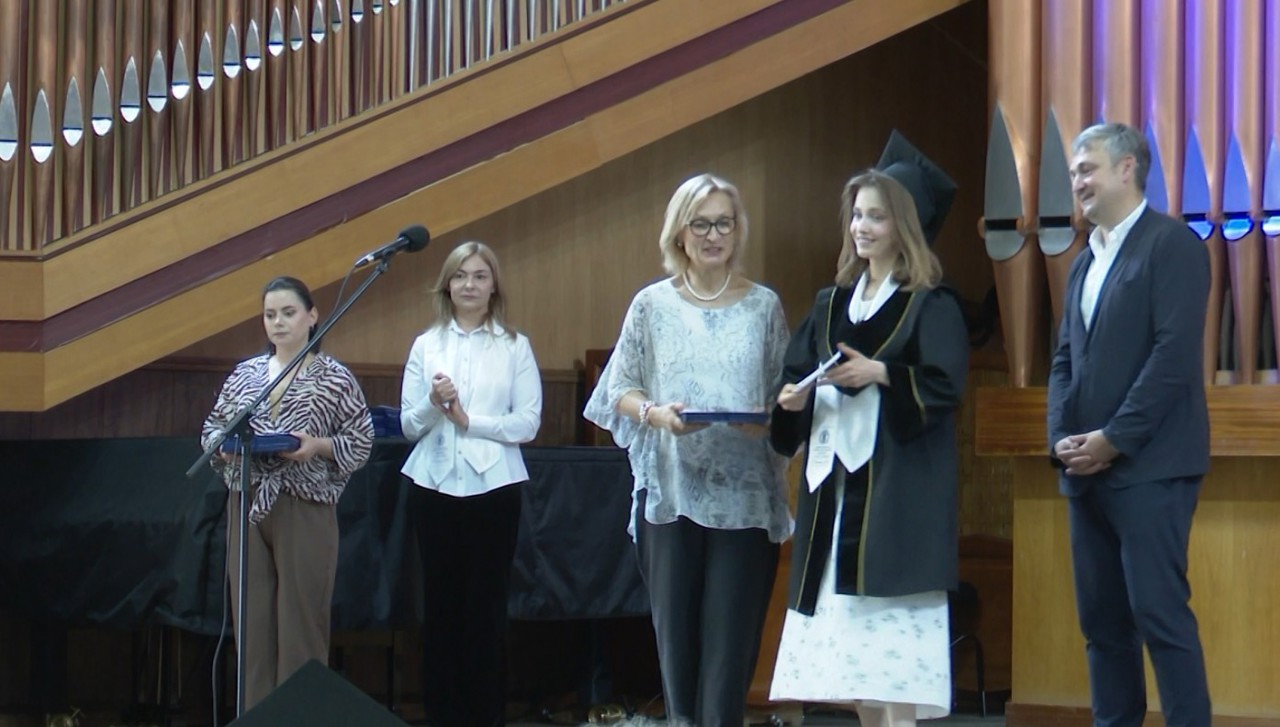 Peste 250 de tineri de la Academia de Muzică și-au primit diplomele de absolvire: „Muzica nu se oprește aici” 
