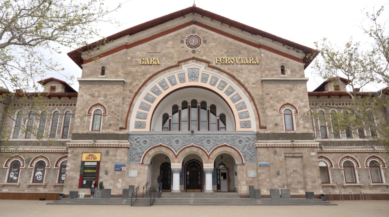 Peste 400 de angajați ai CFM revin la muncă după patru luni de șomaj tehnic