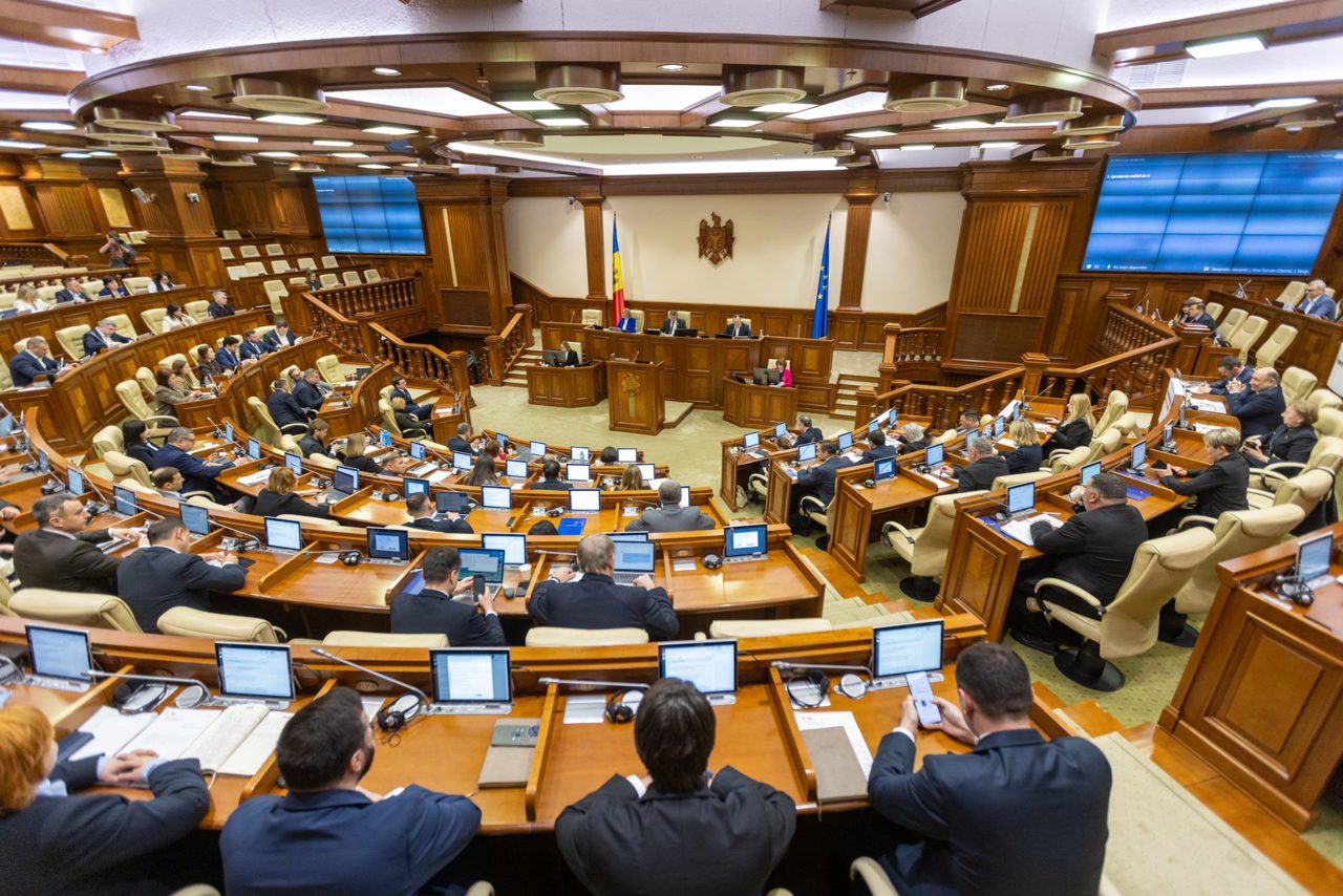 Парламент проведет внеочередное заседание после повреждения ЛЭП Исакча-Вулканешть