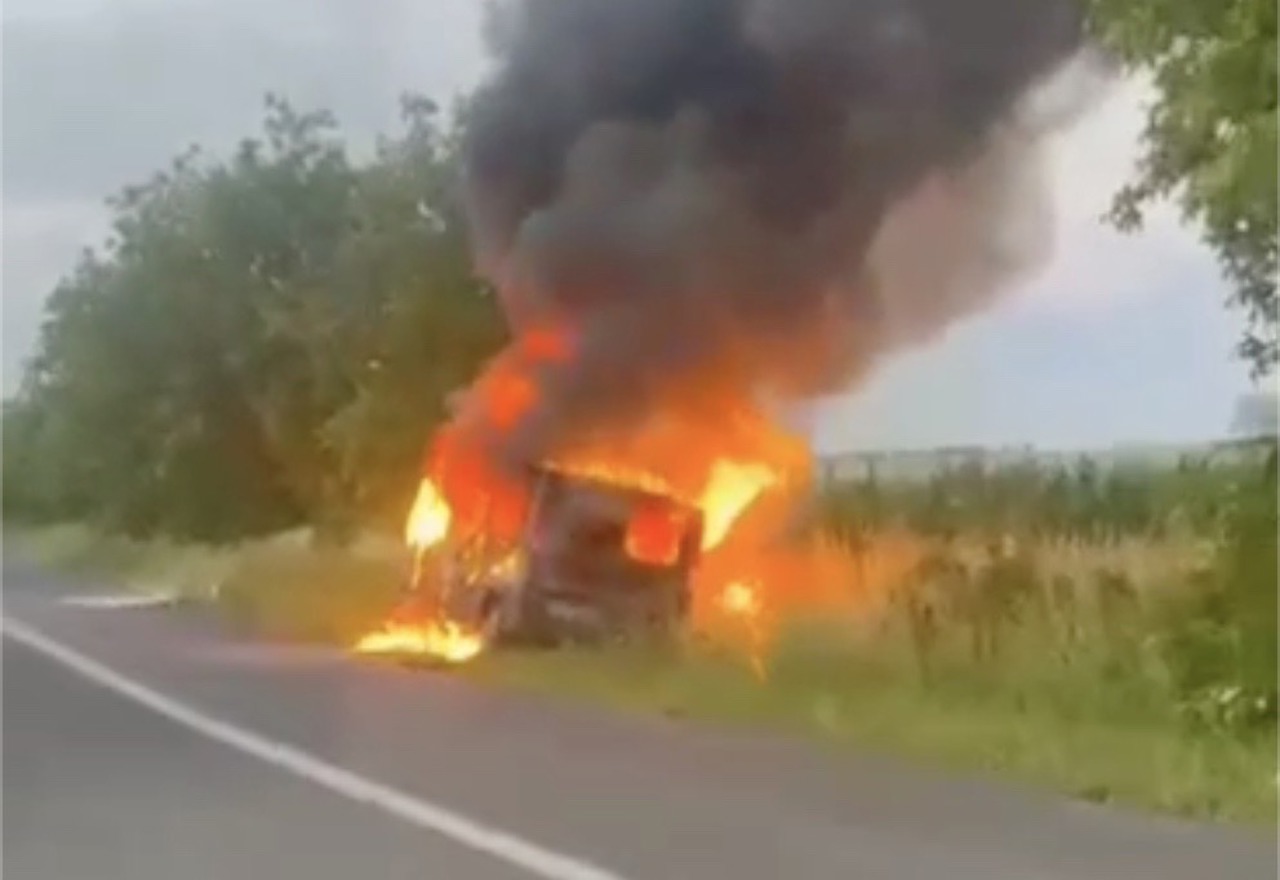 Сгорел автомобиль пограничной полиции. Автомобиль находился на дежурстве