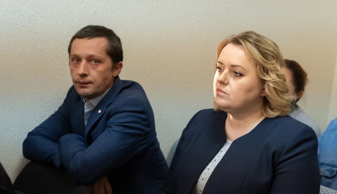 Sentințele în cazul fostei deputate Irina Lozovan și al soțului acesteia rămân în vigoare: condamnați la închisoare și dați în urmărire