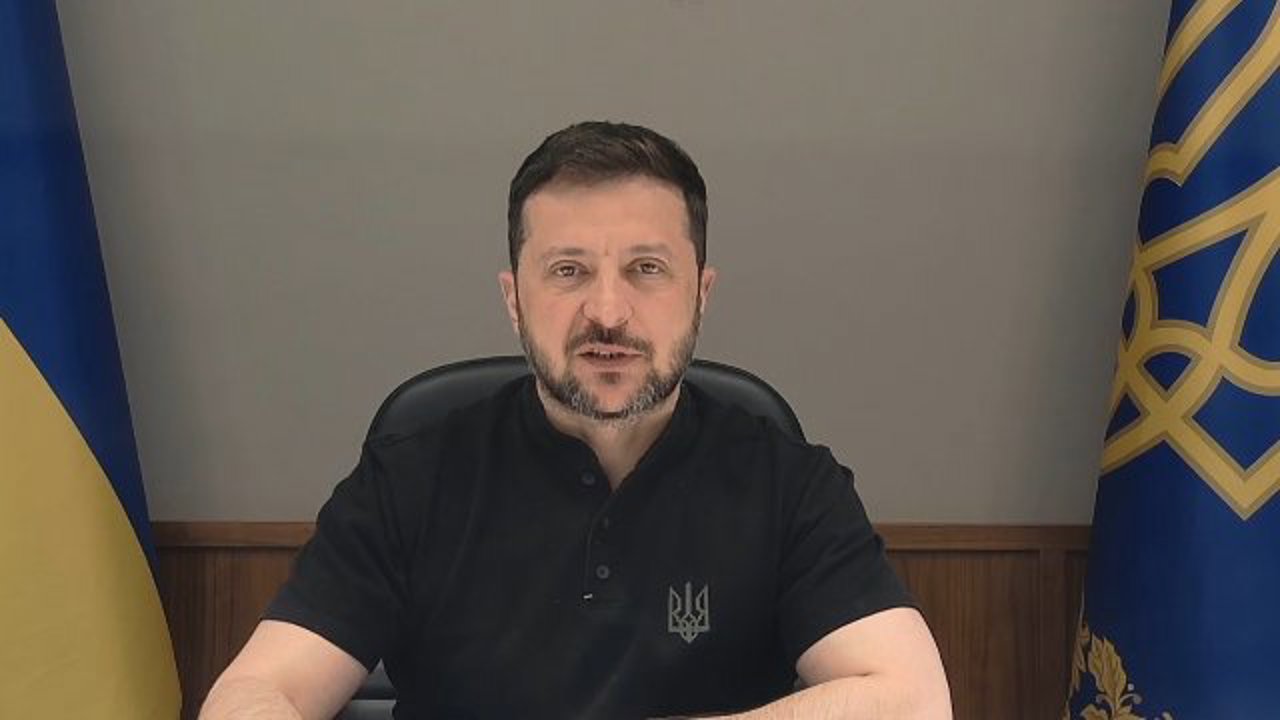 Зеленский назвал инициативу Путина о трехдневном перемирии театральной постановкой