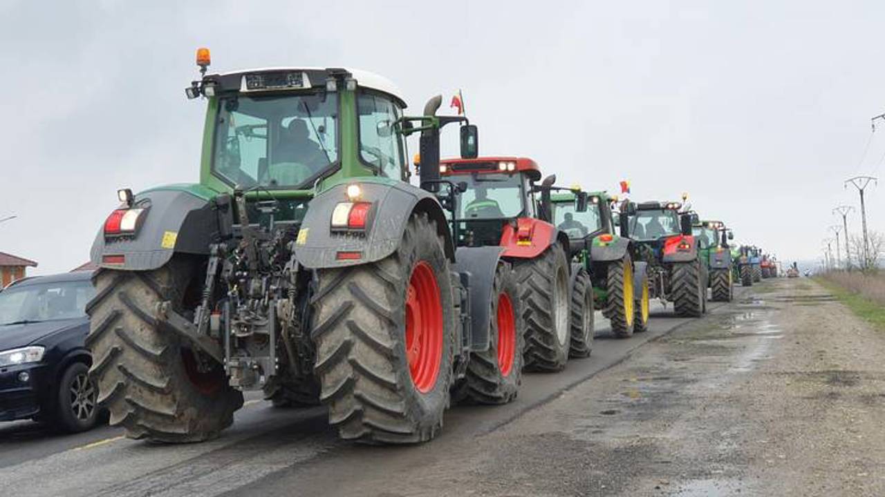 Romanian roads rocked by protests over fuel costs, insurance