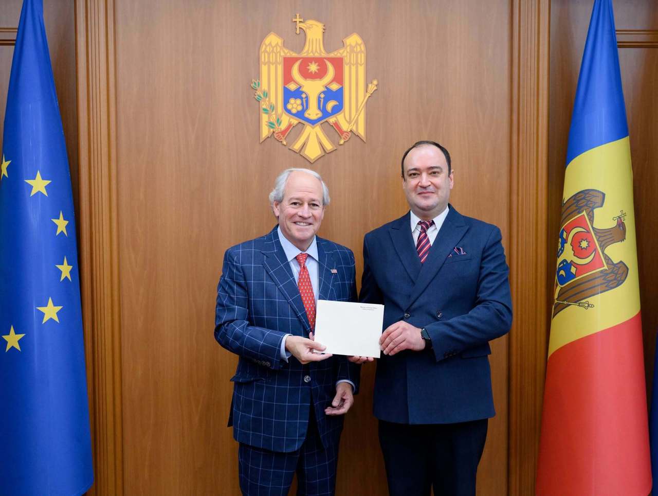 US Ambassador Burkhalter presents credentials in Chisinau 