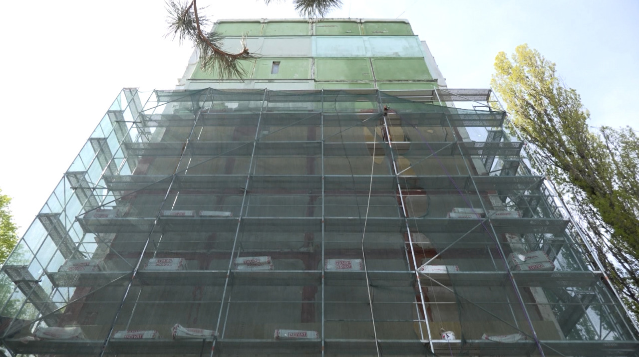 Reabilitare majoră la un bloc de apartamente din Chișinău: Pierderile de căldură vor scădea cu 64%