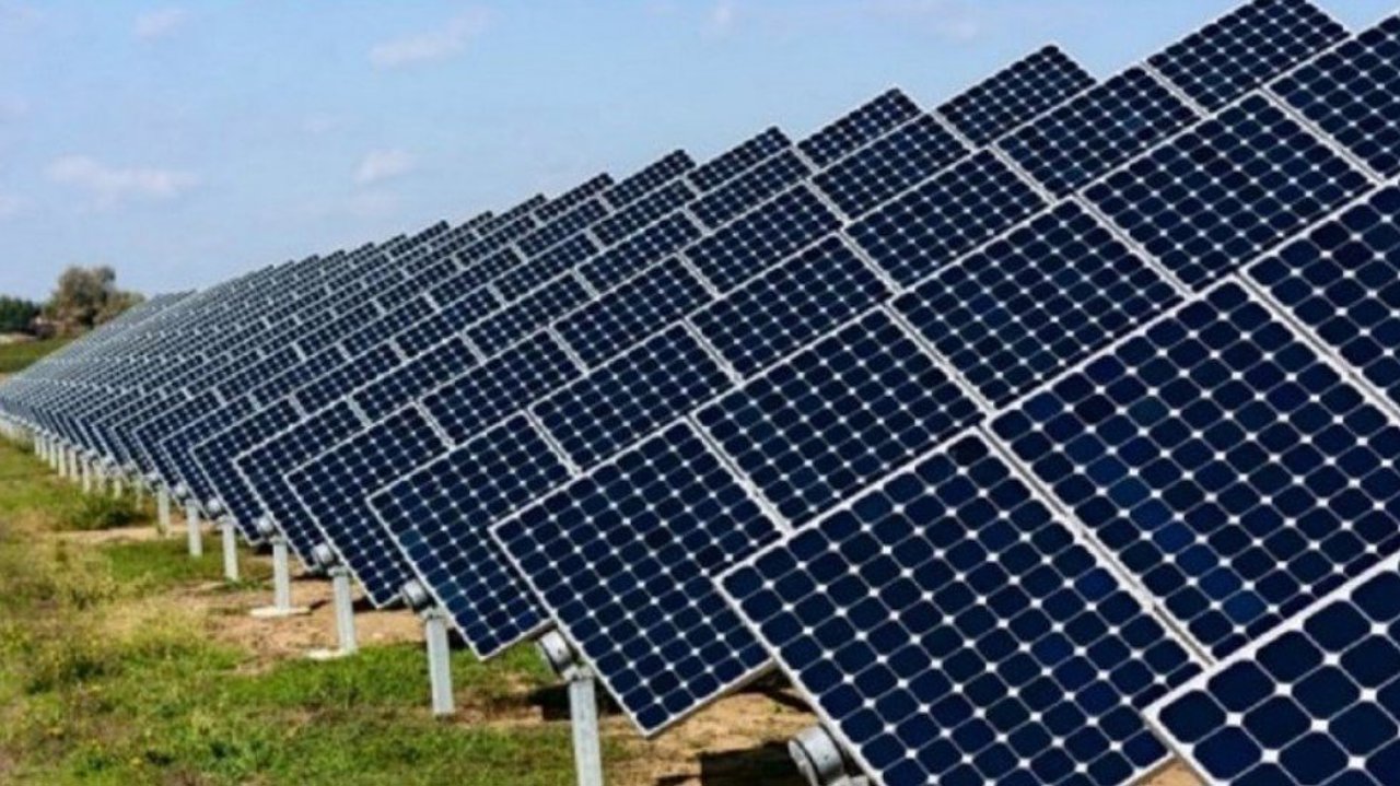 O gunoiște neautorizată, transformată într-o sursă de energie verde: un parc fotovoltaic a fost construit la Vasilcău, Soroca