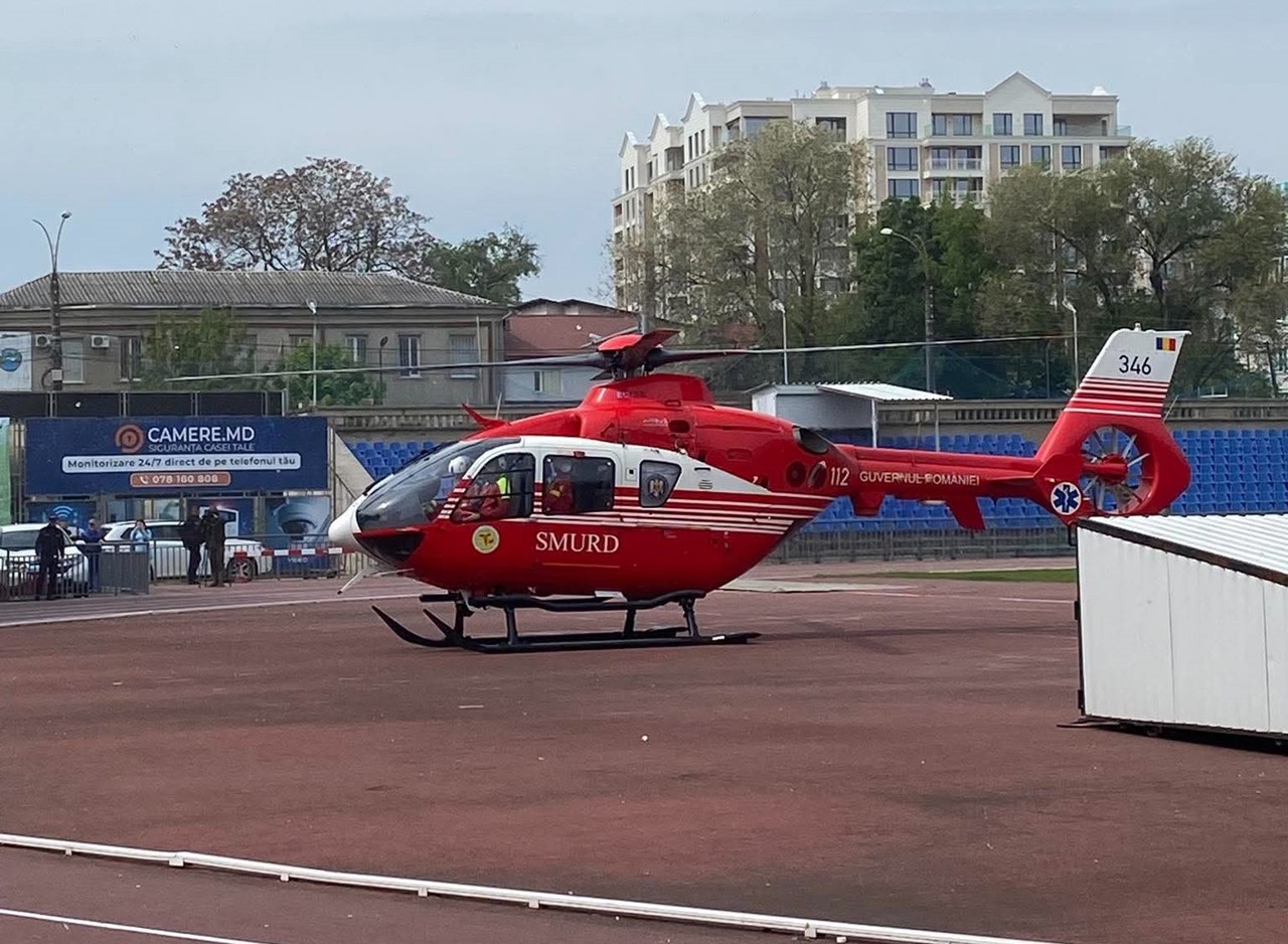 O pacientă de 40 de ani, preluată de un avion SMURD de la Chișinău și transportată de urgență la un spital din București