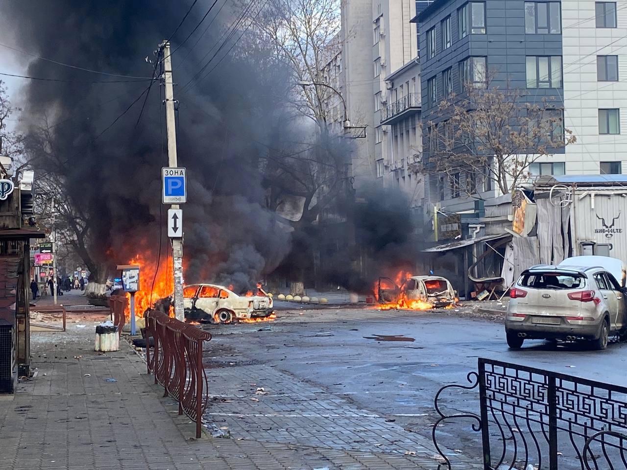 Херсон, разбомбленный в канун Рождества по новому стилю. Владимир Зеленский: "Это террор"