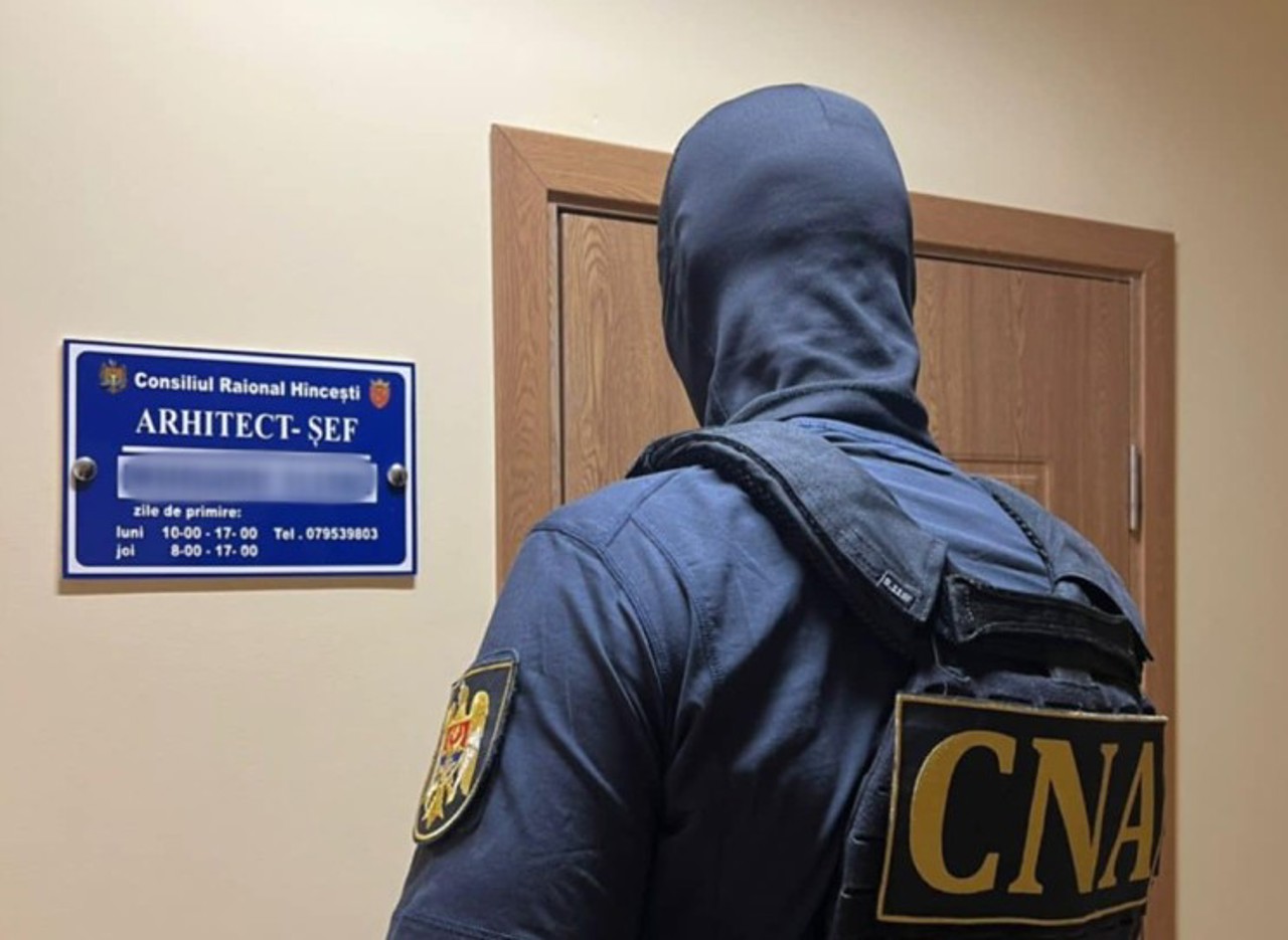 Главный архитектор Хынчештского района - фигурант 11 уголовных дел: НЦБК проводит обыски в Кишиневе и Яловенах