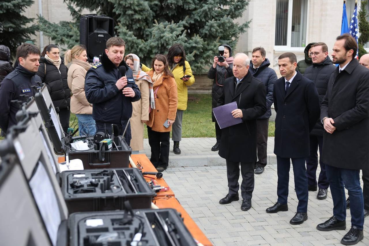 Echipamente moderne pentru detectarea contrabandei, transmise în dotarea posturilor vamale de frontieră