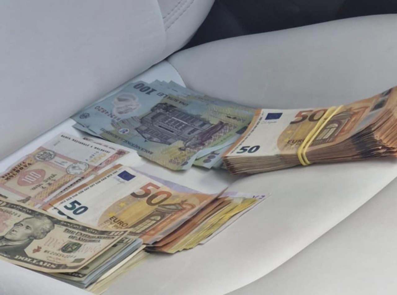 Дело о взятке в 40 тысяч долларов: задержан начальник таможенного поста в Каушанах 