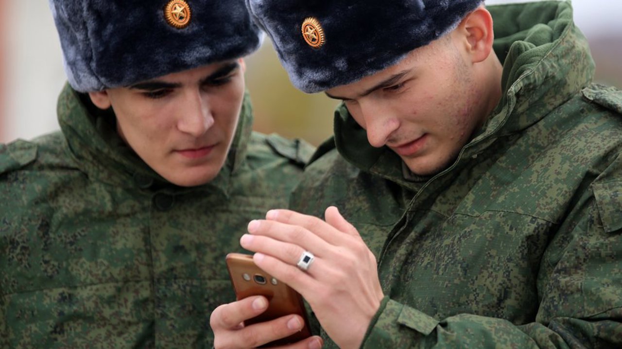 Russian lawmakers demand punishment for troops using smartphones in Ukraine war