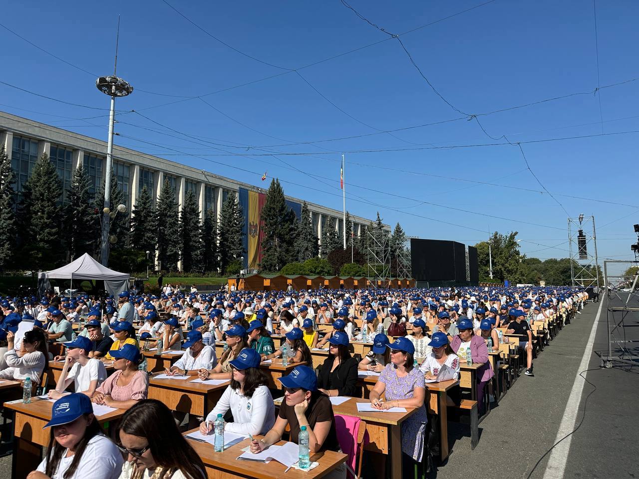 Romanian Language Day: Moldova's National Dictation draws thousands to Chișinău