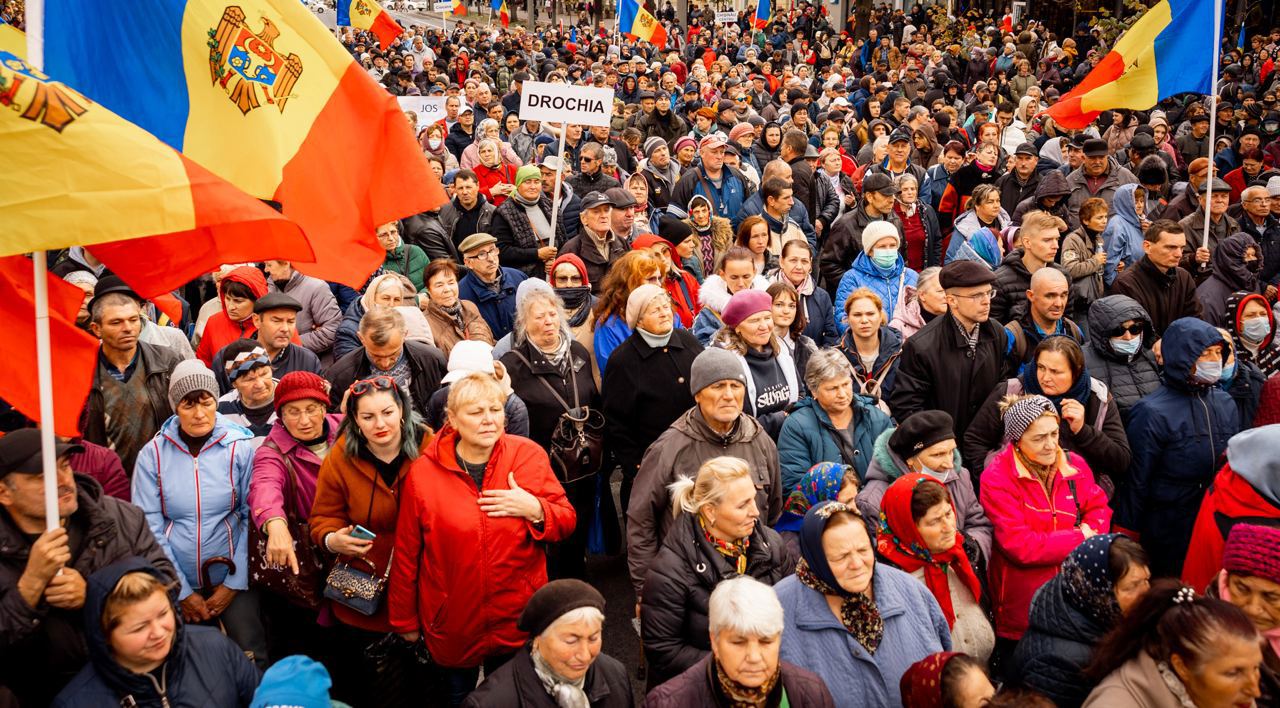 Дело о массовых беспорядках: Шестеро мужчин остаются под стражей