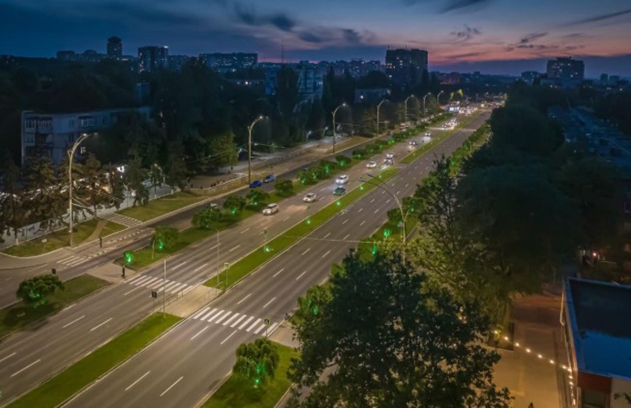 Cursele ilegale de noapte fac imposibilă odihna locuitorilor de pe bulevardul Dacia din Chișinău