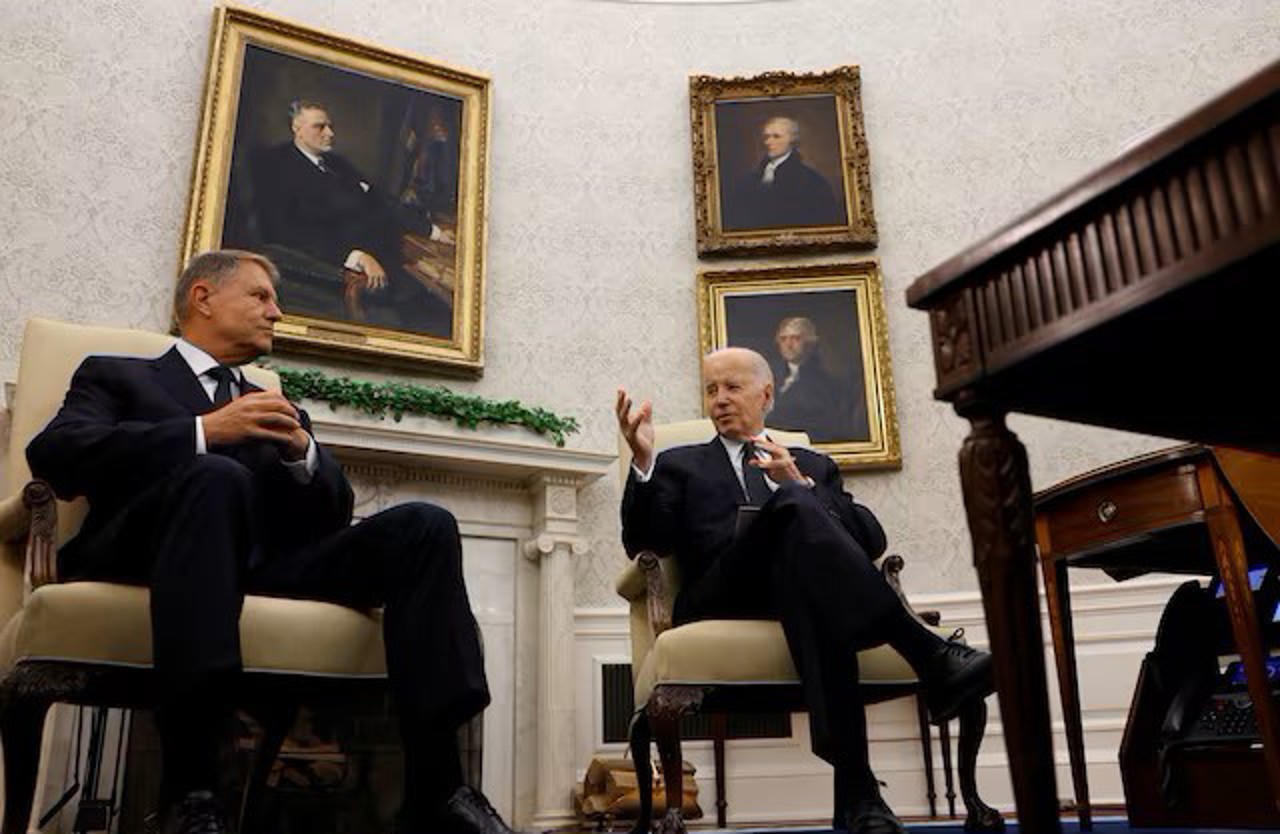 Reuters / Președintele SUA, Joe Biden, se întâlnește cu președintele României, Klaus Iohannis, în Biroul Oval de la Casa Albă din Washington, SUA, 7 mai 2024