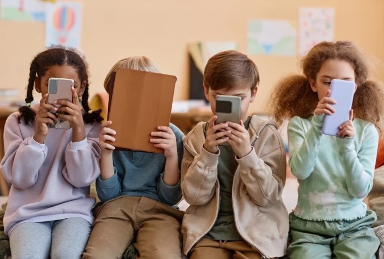 Испания запретит доступ к социальным сетям детям младше 16 лет