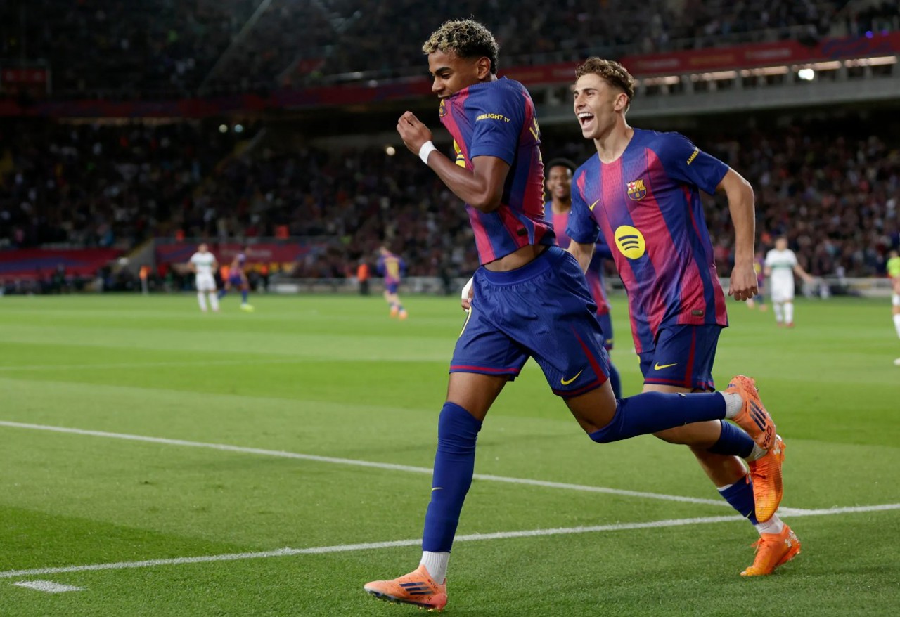 FC Barcelona continuă cursa de urmărire a rivalei Real Madrid, liderul clasamentului primei divizii spaniole de fotbal, La Liga