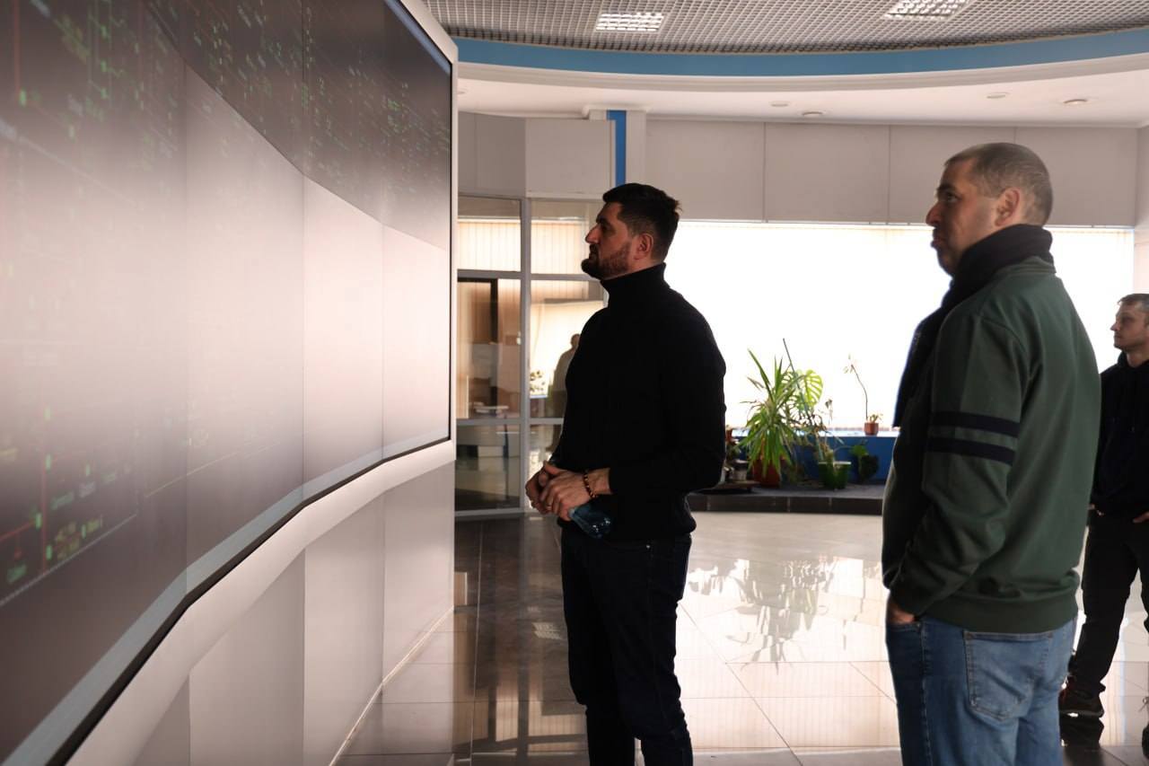 FOTO, VIDEO | Pană masivă de curent în R. Moldova. Se lucrează la restabilirea unei linii de 400 kV afectată de condițiile meteo 