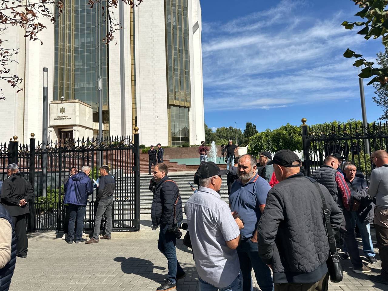 Fermierii au sistat protestele fără a obține revizuirea legii care le oferă amânarea datoriilor cu jumătate de an