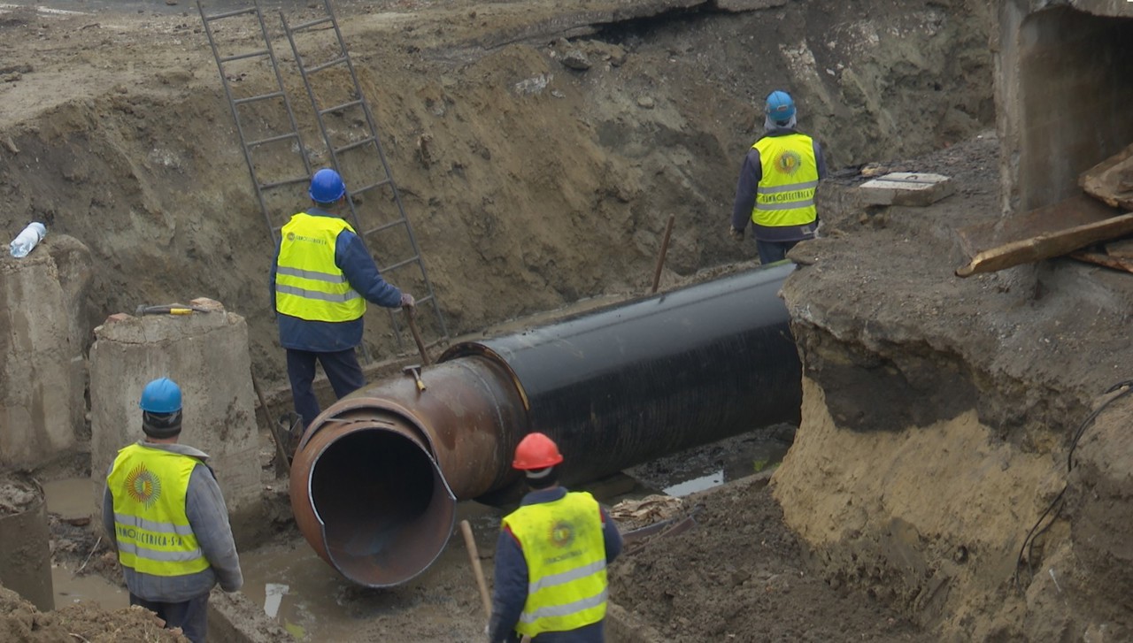 O nouă dispută între Primăria Chișinău și Termoelectrica: Reparații urgente și asfalt spart pe strada Vadul lui Vodă 