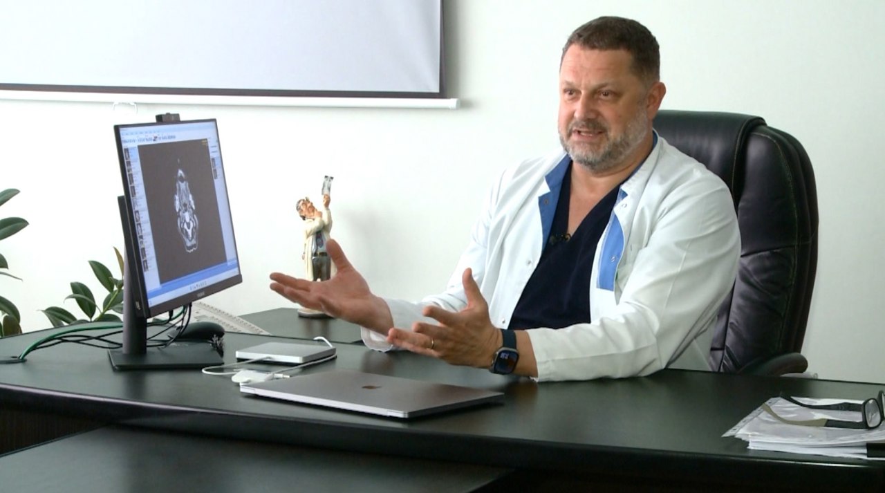 Dedicated neurosurgeon: “I won’t rest until the problem of the patient is solved”