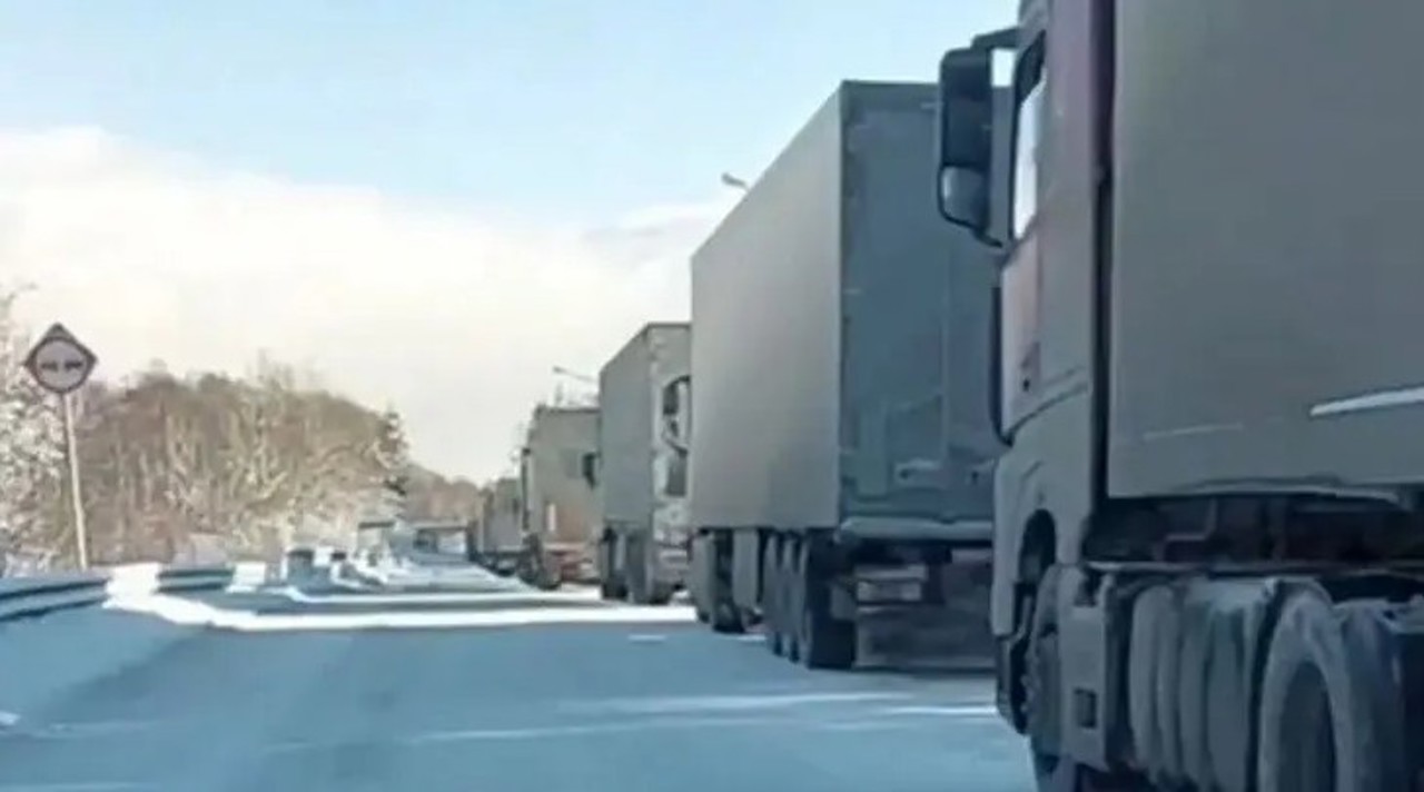 На границе Иркутской области и Бурятии образовалась пробка длиною в 85 километров