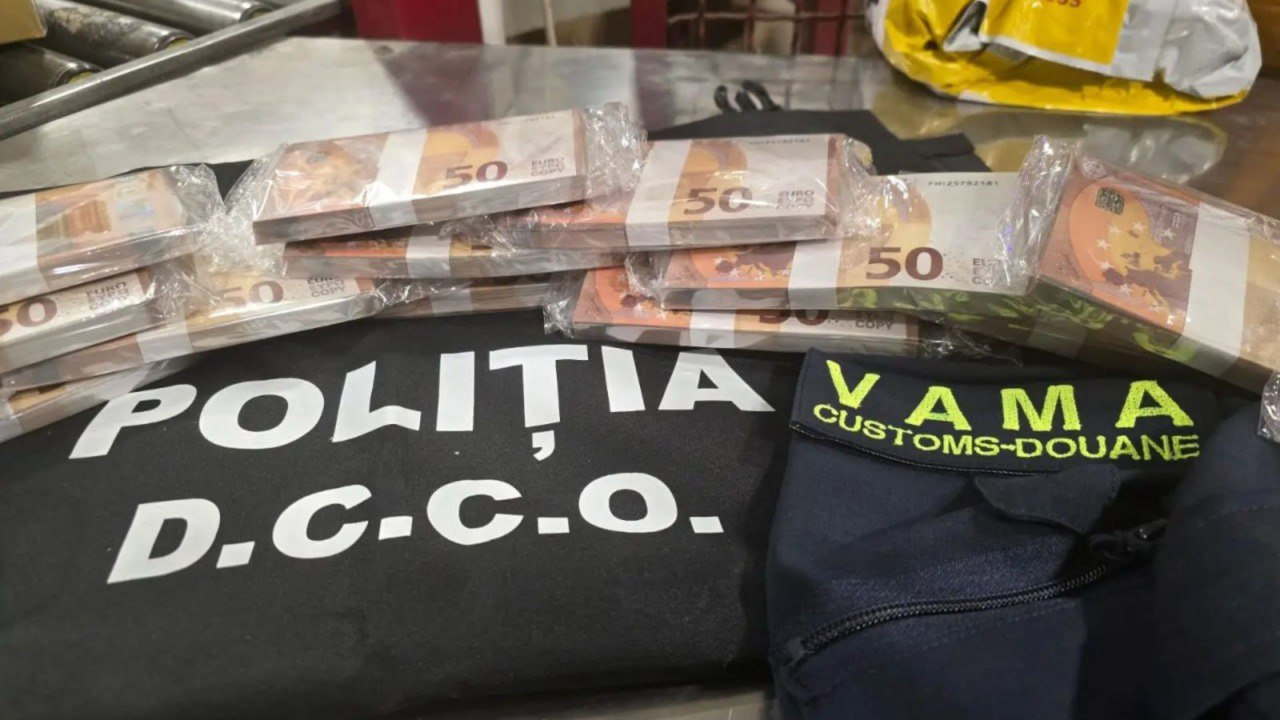 Operațiune internațională: un milion de bancnote false trimise prin colete, confiscate în 18 țări europene