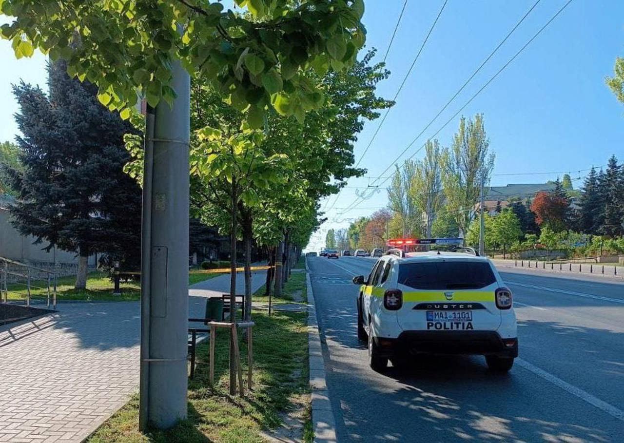 UPDATE Alertă falsă cu bombă la Judecătoria Chișinău, sediul Buiucani. Toate persoanele au fost evacuate din instituție