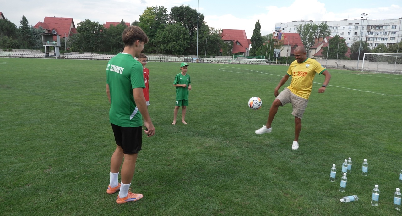 Fostul mare fotbalist brazilian, Marcio Amoroso, a oferit un master class copiilor moldoveni
