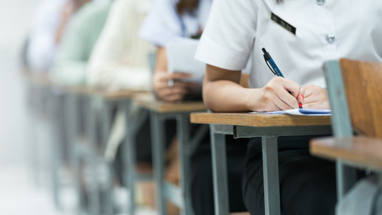 Emoții mari pentru mii de absolvenți: peste 17.000 de elevi susțin vineri proba de profil la bacalaureat