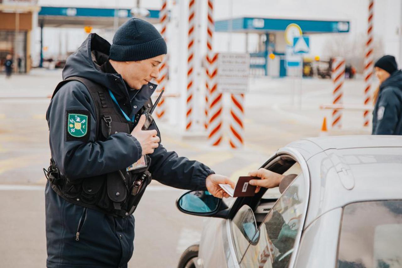 Пограничная полиция присоединяется к призыву правительства: на пять минут на государственной границе погаснет свет