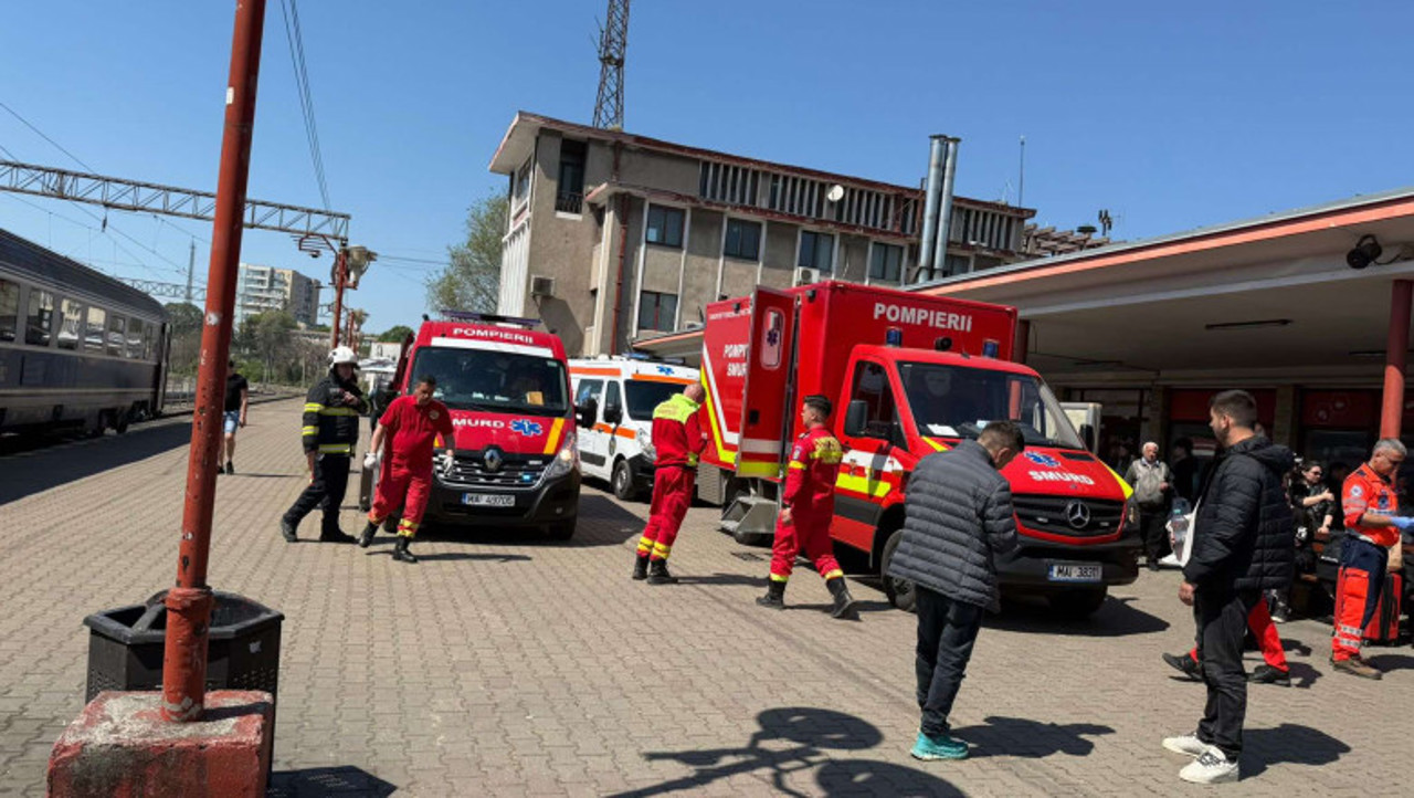 Două trenuri s-au ciocnit la Constanța // Sunt răniți și a fost activat Planul Roșu de intervenție  