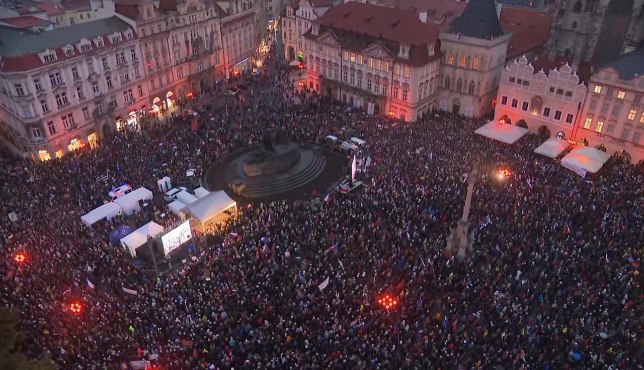 Manifestații de amploare la Praga, după un vot controversat la ora 4:36 dimineața 