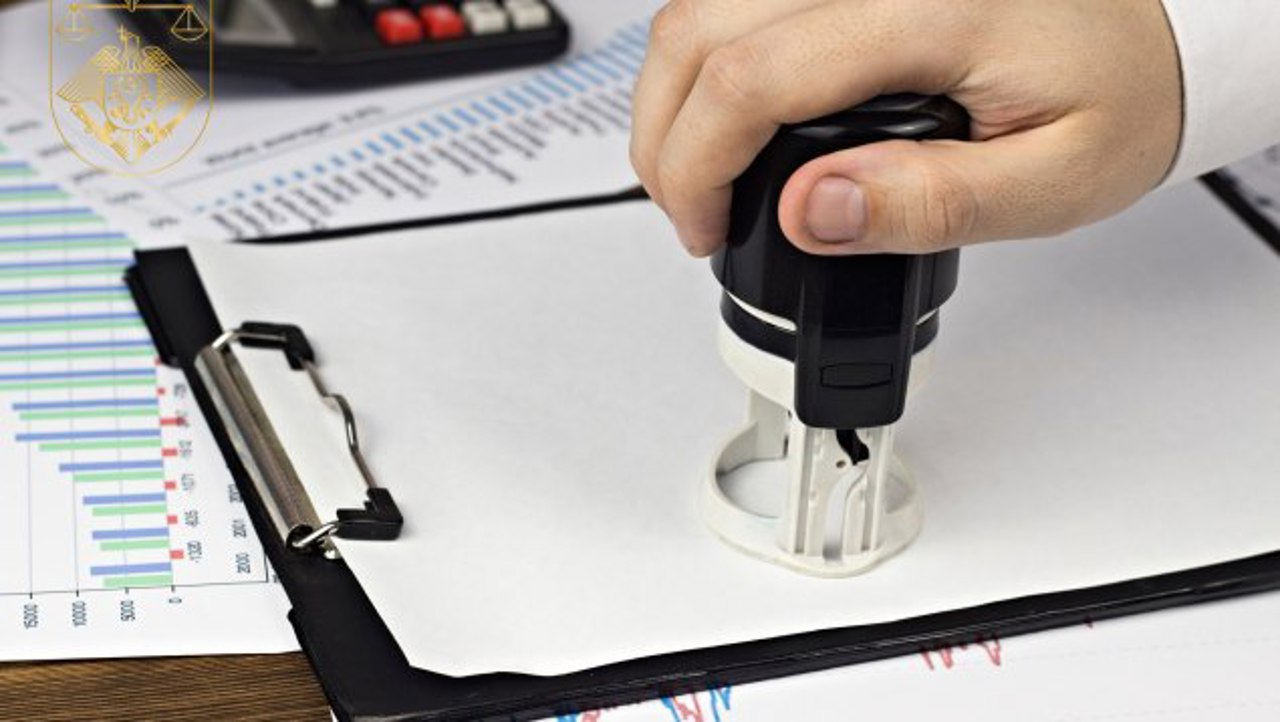 Over 1 million lei embezzled: company administrator and accountant jailed