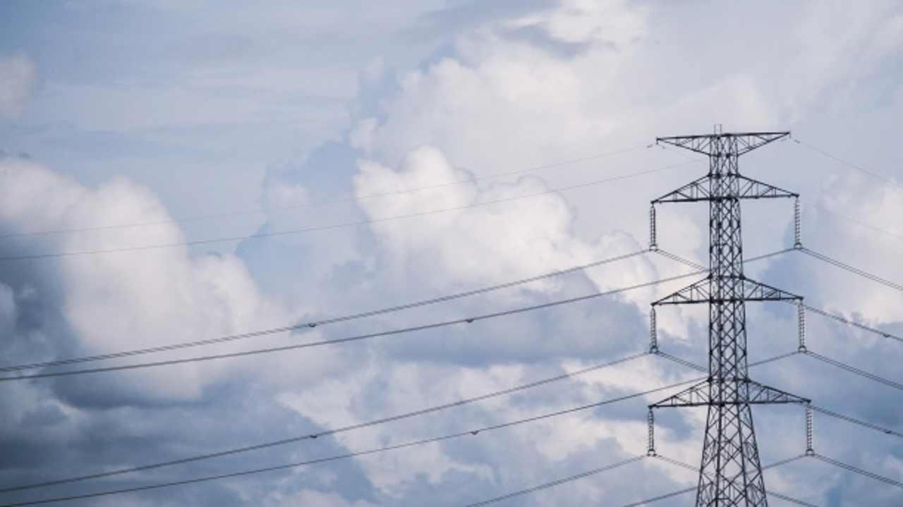 В Молдове 13 населённых пунктов остаются без электроэнергии после урагана. По всей стране снова объявлен жёлтый уровень погодной опасности