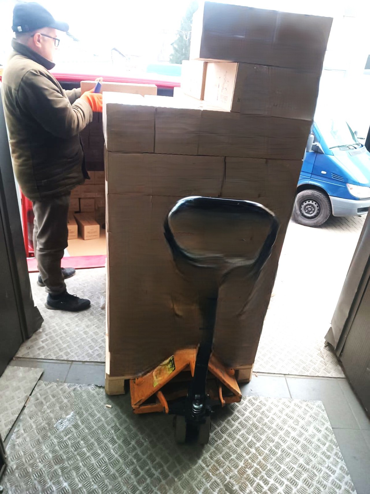 Tone de mărar, pătrunjel și ceai negru contaminate cu pesticide, distruse de ANSA la frontieră