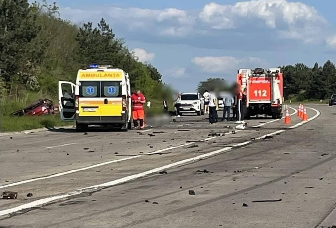 FOTO Accident grav pe drumul Chișinău-Cimișlia: Trei persoane și-au pierdut viața