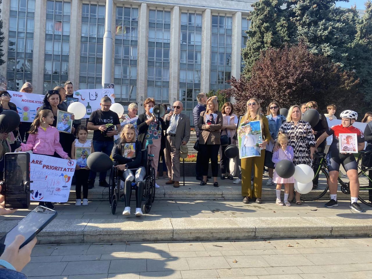 Родители, потерявшие своих детей в ДТП, призывают власти к исполнению "закона 24"