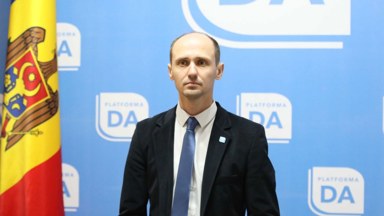 „Niște cutii care vor vinde medicamente”: Platforma DA avertizează asupra riscurilor noii Legi a farmaciei