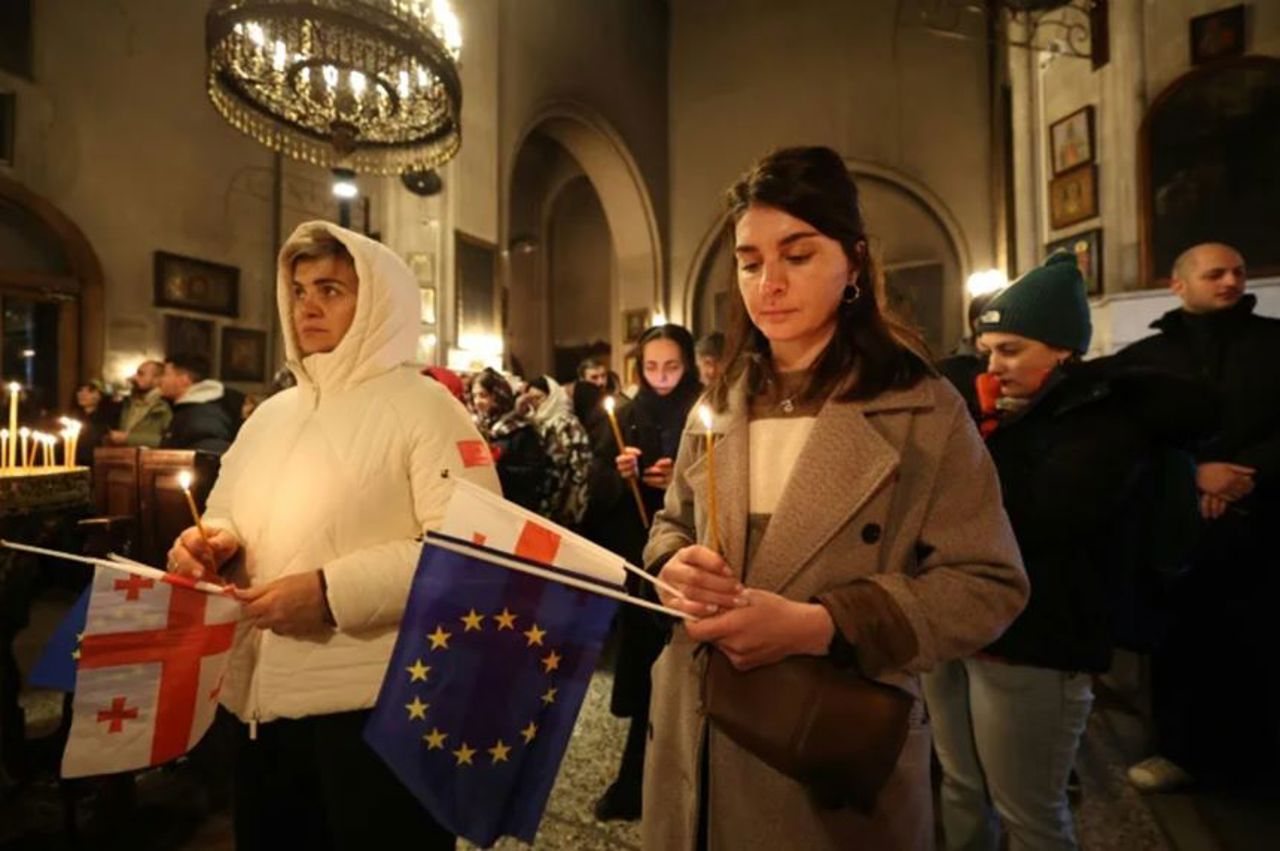 Mii de manifestanți în fața Parlamentului, la Tbilisi, de Crăciunul ortodox pe stil vechi