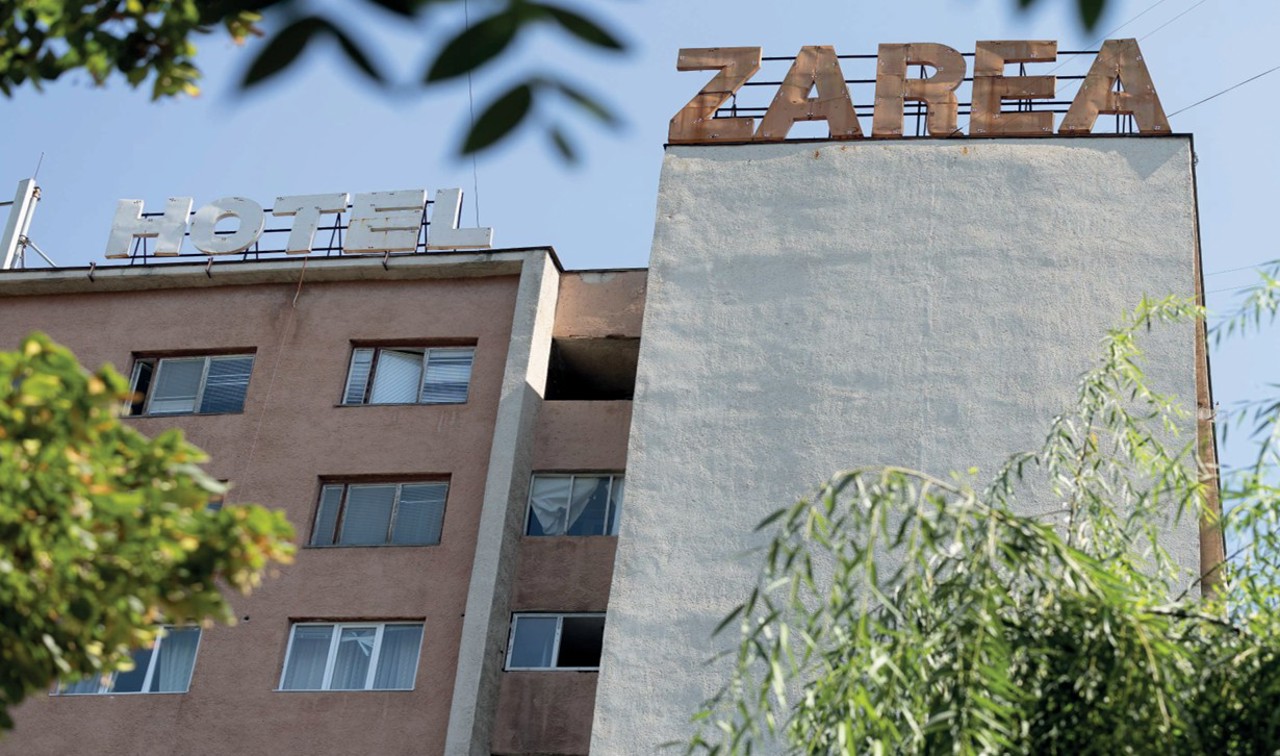 Privatizarea hotelului „Zarea”, prelungită de APP până în octombrie, la solicitarea premierului Tofan